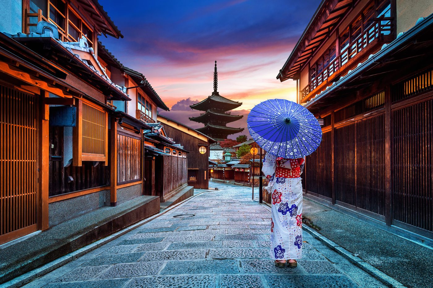 The Yasaka pagoda above a lane in Kyoto